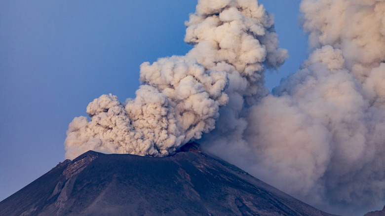 Popocatépetl volcano spewing ash