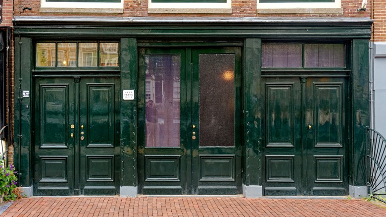 facade of the anne frank house