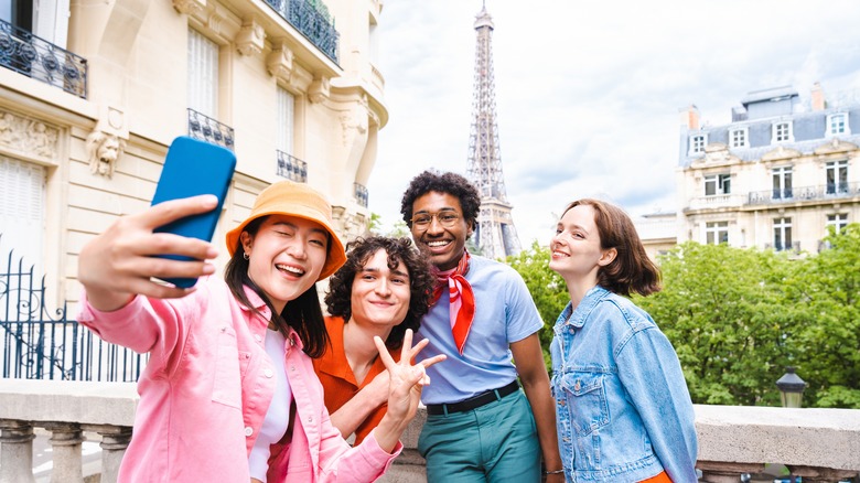 Tourists at the Eiffel Tower 