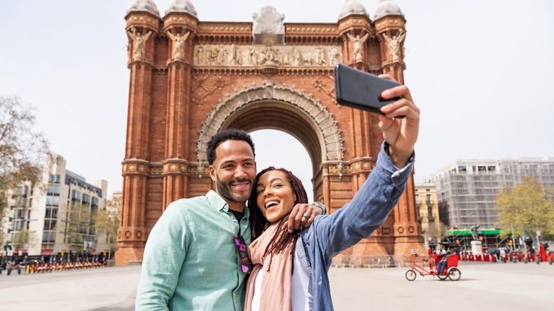 Visitors at Arc de Triomf