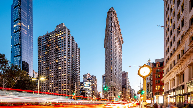 Slow exposure of Flatiron traffic