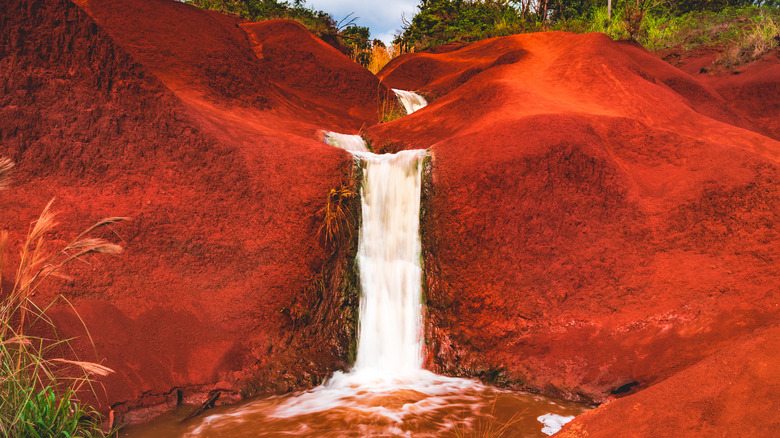 red dirt waterfall waimea canyon 