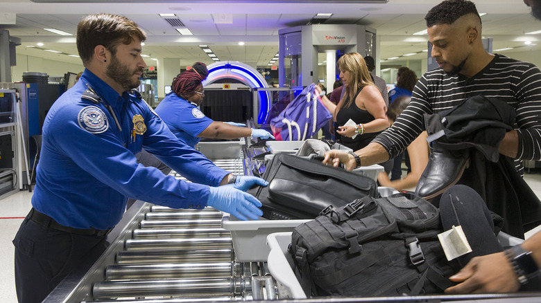 airport security belt