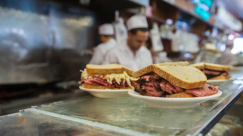 pastrami sandwich at katz deli