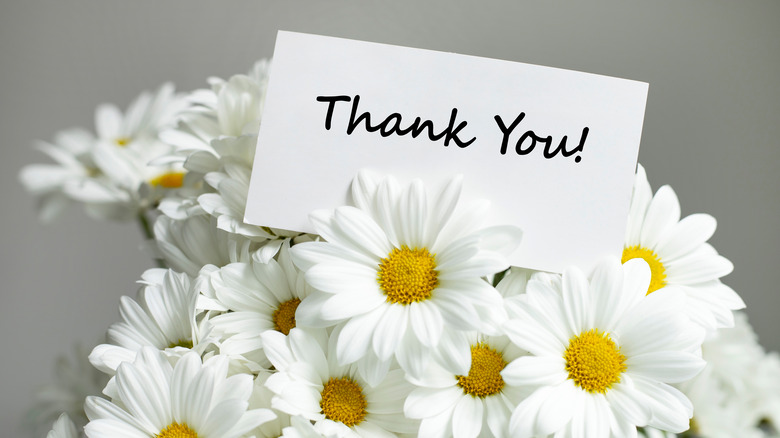 Thank you sign in daisies