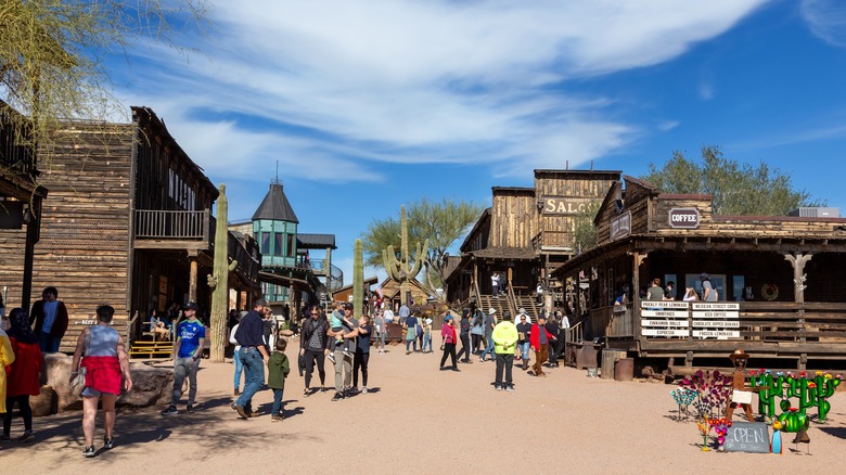 Goldfield Arizona ghost town visitors