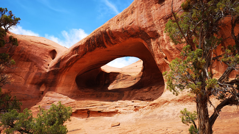 Red rock arch in Mystery Valley