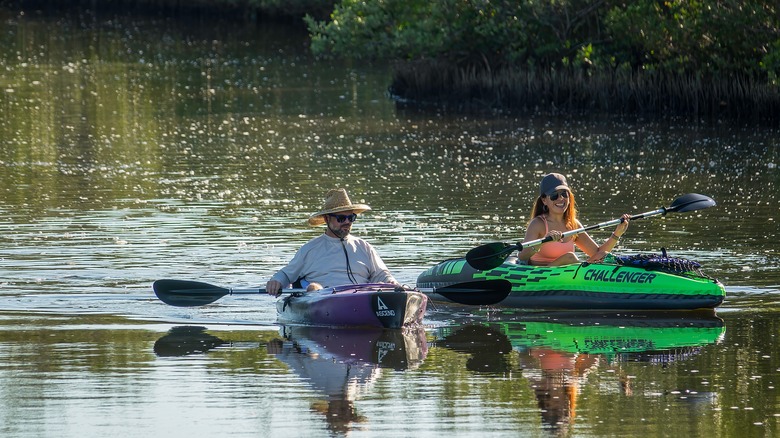couple kayaking at Robinson Preserve 