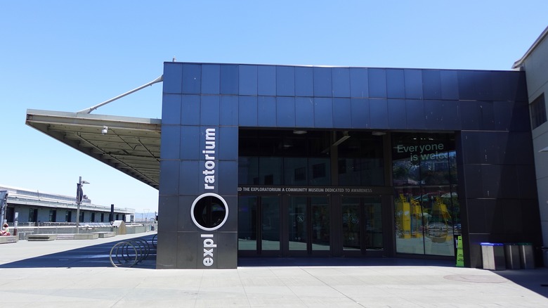 Exploratorium entrance on clear day