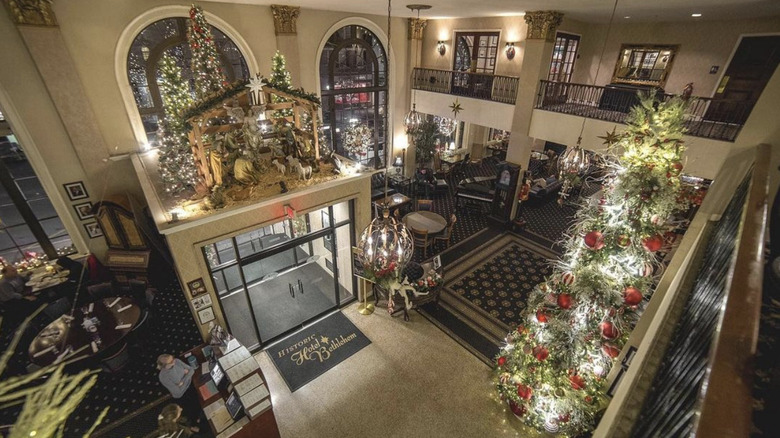 Hotel Bethlehem lobby at Christmas