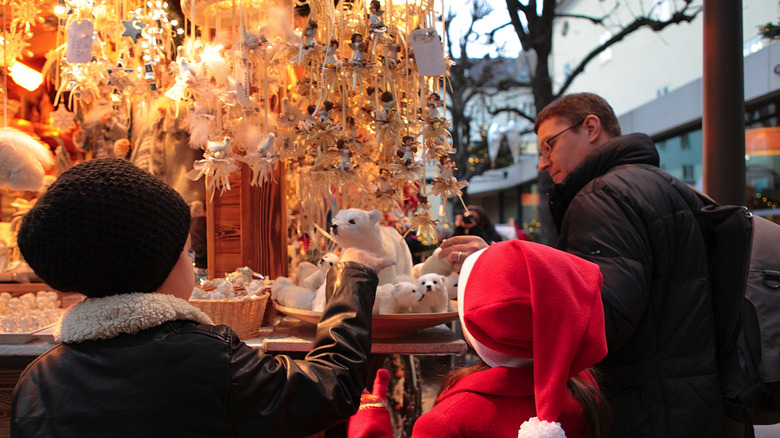 Shoppers at Christkindlmarkt