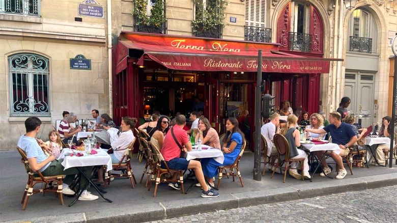 Busy patio at Terra Nera