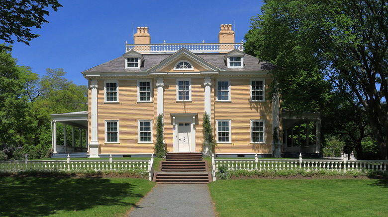 Longfellow House-Washington's Headquarters daytime