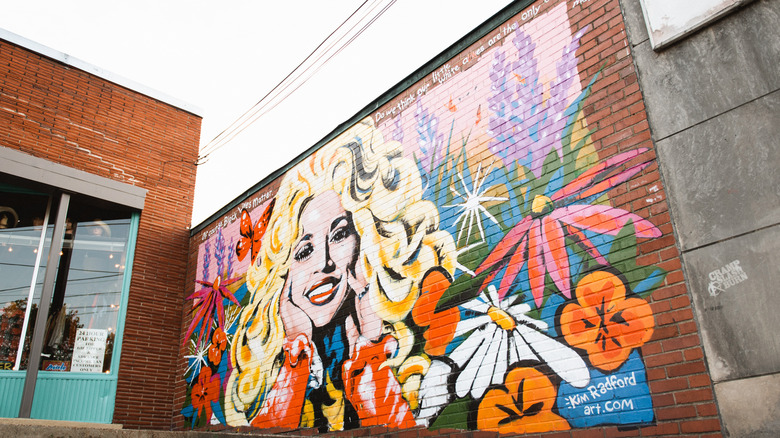 Dolly Parton mural in Nashville