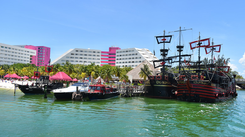 Galleon ships in Cancún