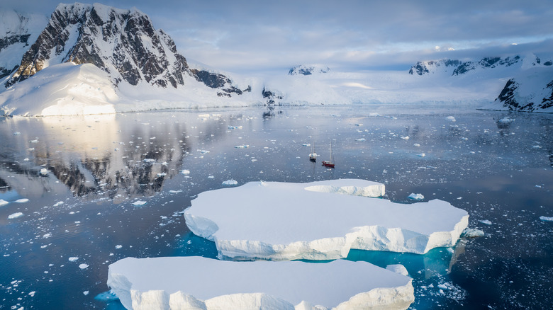 blue waters of Lemaire Channel