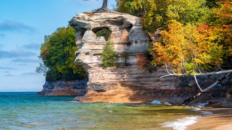  Pictured Rocks Lakeshore cliffs