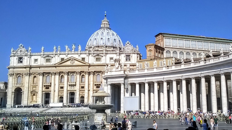 columns, cathedral, tourists