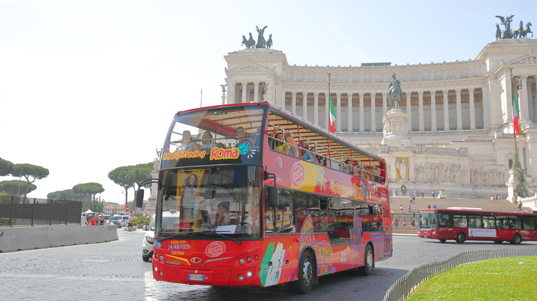 tour bus, stately building