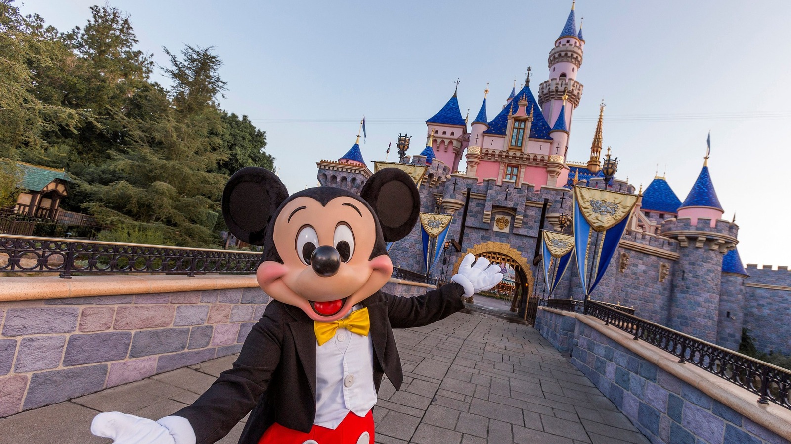 Here's What You Get With A Disney VIP Tour (That Can Cost Thousands)