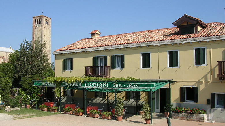 Exterior of Locanda Cipriani in Venice