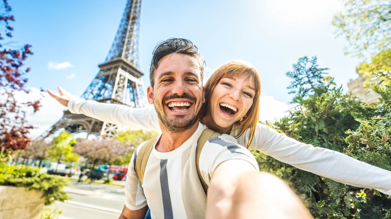 Tourist couple in Paris