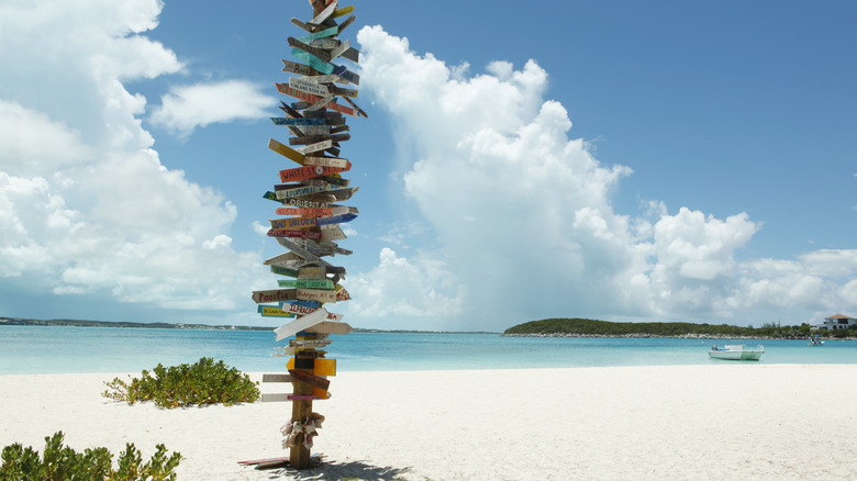 Directional signs on Stocking Island