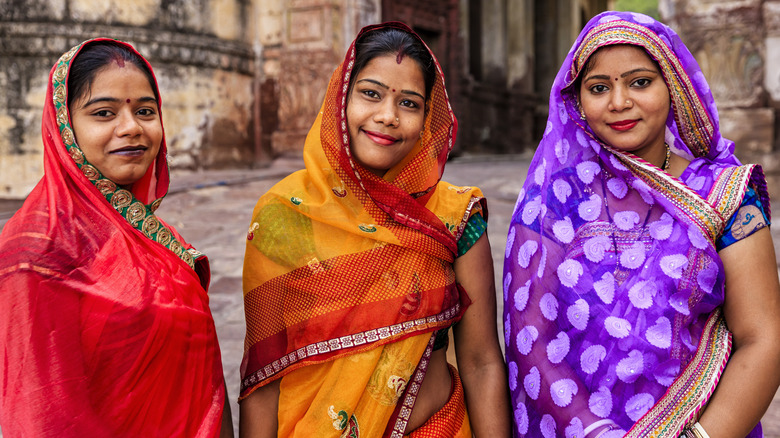 Women in saris
