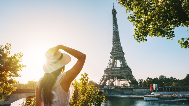 Woman near the Eiffel Tower