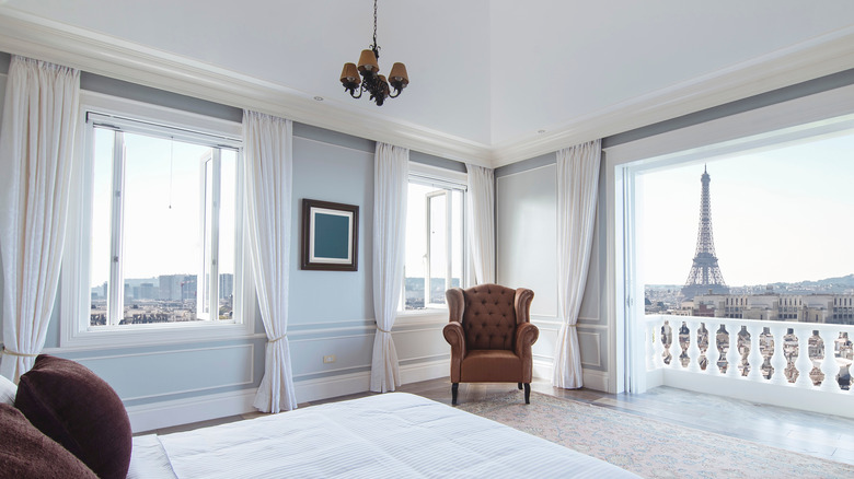 hotel room in Paris 