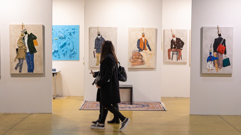 Women walking in the museum