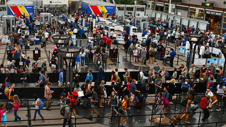 TSA security line