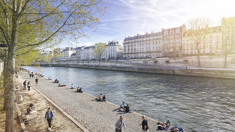 People along banks of Seine