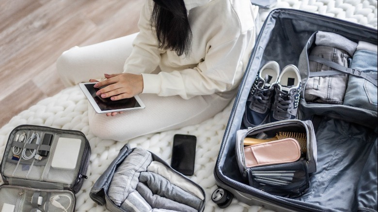 girl packing her suitcase