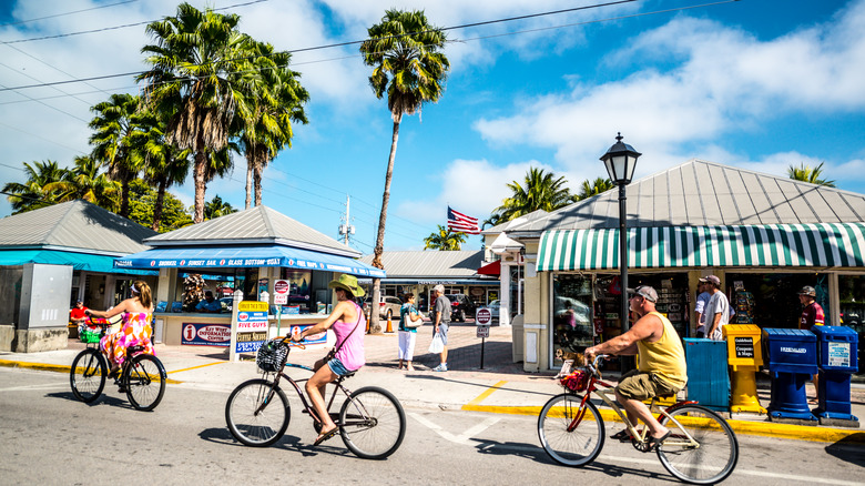 Key West cyclists 
