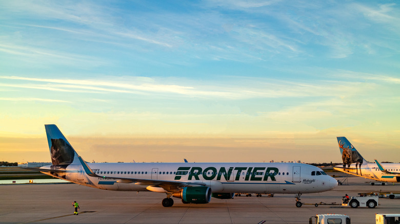 Frontier airlines plane