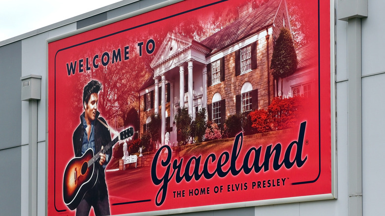 mural of Elvis in Graceland