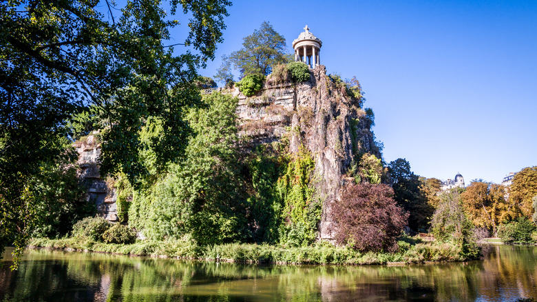 Sibyl temple lake Parc des Buttes-Chaumont