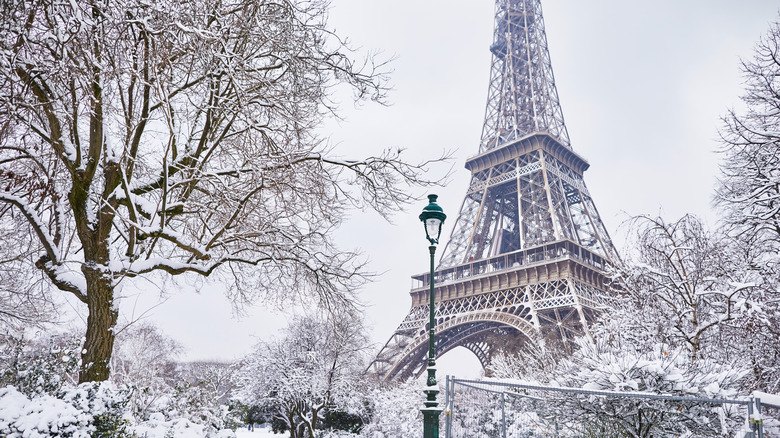 snow in eiffel tower area