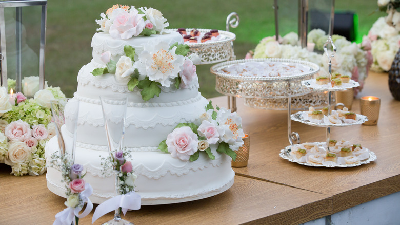 Extravagant wedding cake and flowers