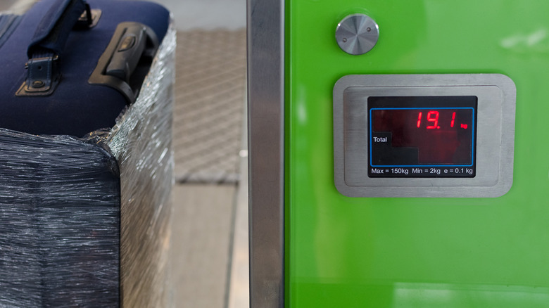 Airport luggage scale