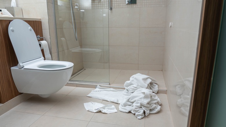 towels on hotel bathroom floor