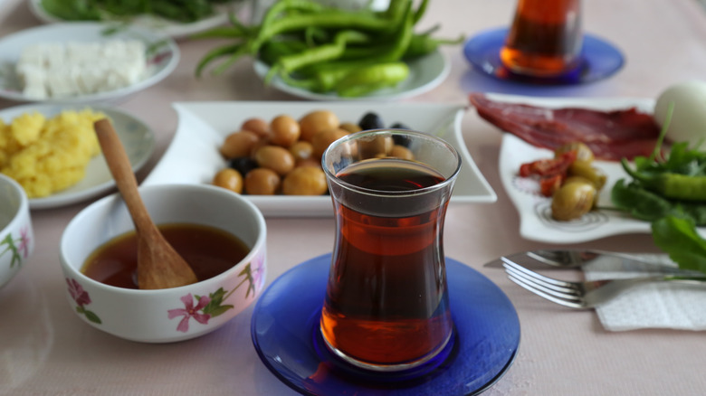 The traditional Turkish breakfast always comes with a çay