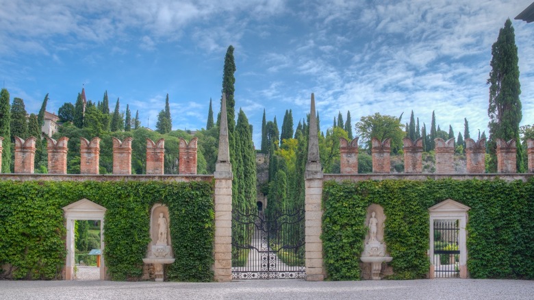 Hedge entrance to Giardino Giusti