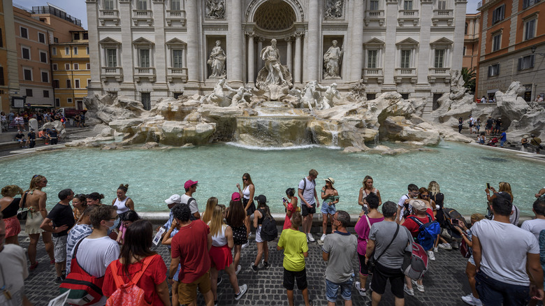 Crowded Trevi Fountain in Italy.