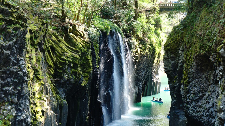 boats in Takachiho volcanic gorge