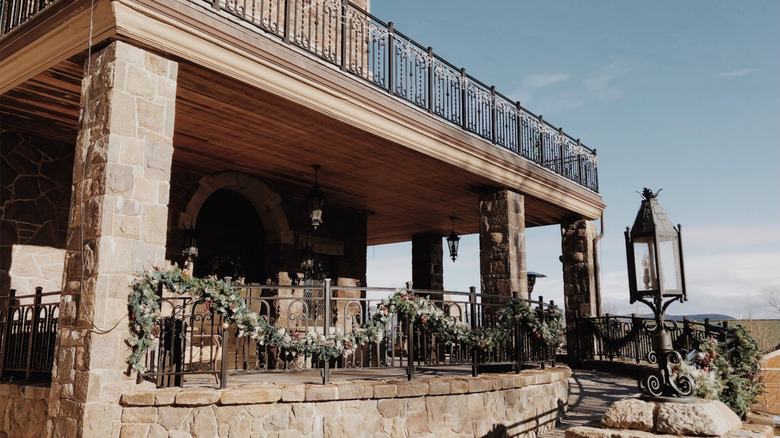 Outdoor patio at Inn at Erlowest