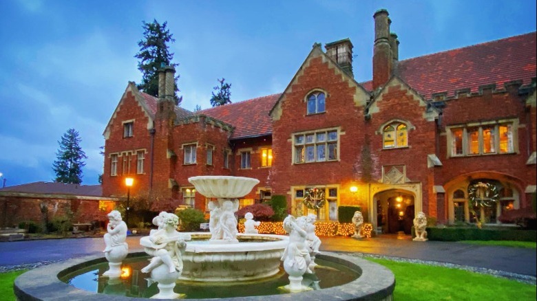 Exterior of Thornewood Castle and fountain