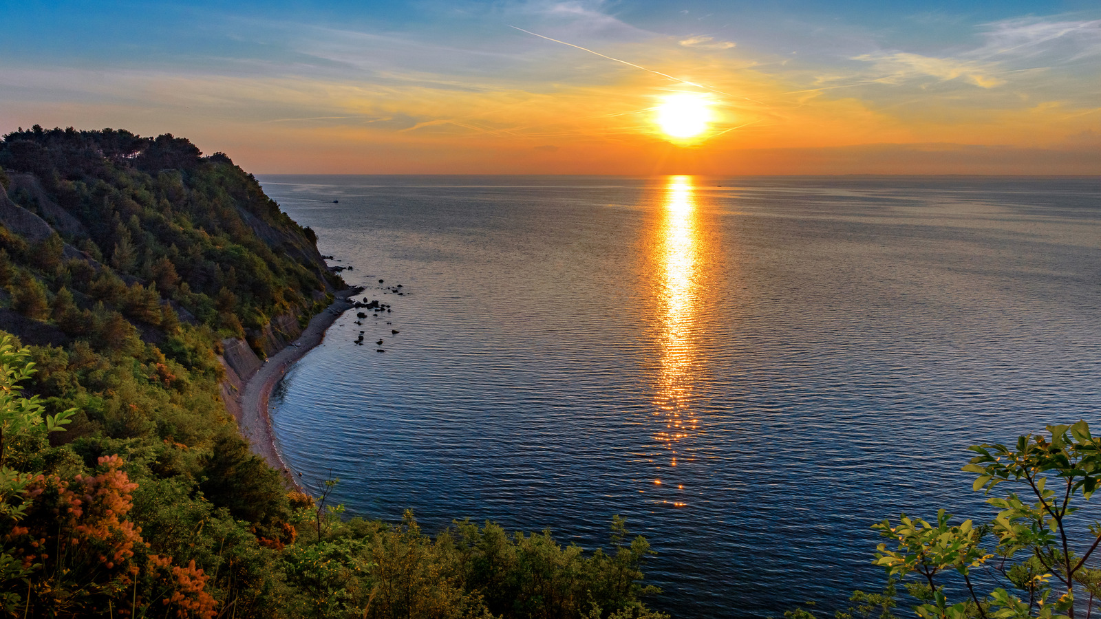 Many Consider This Little-Known Beach With Crystal Clear Water To Be ...