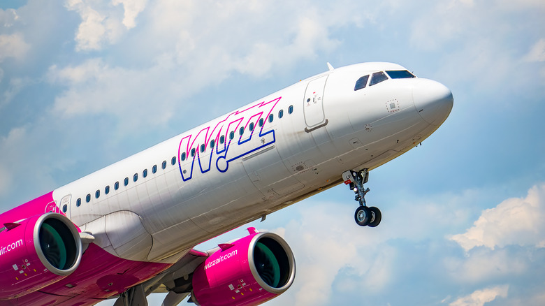 wizz air airplane taking off